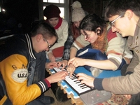 24. Резиновое пианино